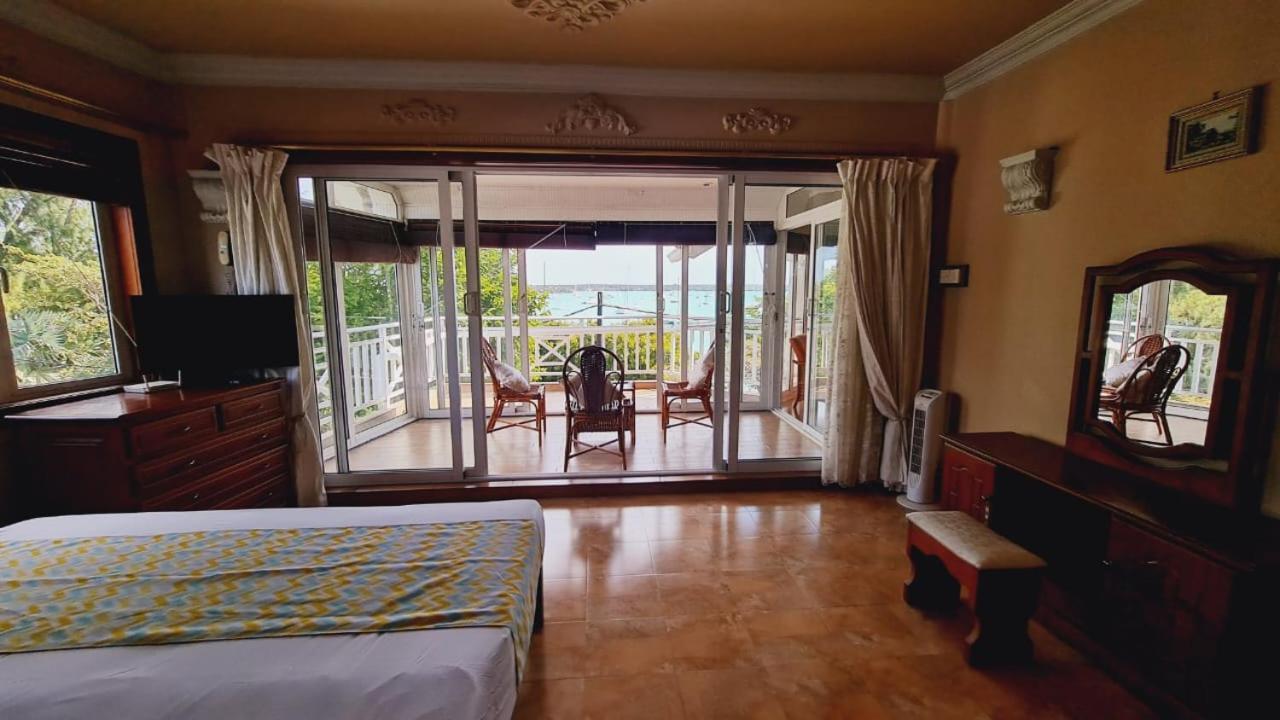 Beachfront Penthouse With Panoramic Ocean View Grand-Baie Eksteriør billede