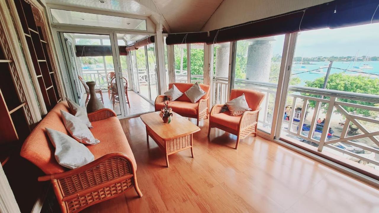 Beachfront Penthouse With Panoramic Ocean View Grand-Baie Eksteriør billede
